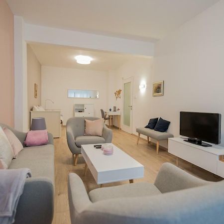 Chic And Spacious Apartment In Central Sofia - Patriarh Evtimiy By Flat Mаnager エクステリア 写真